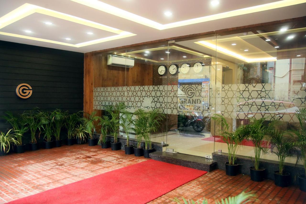 Grand Oliver Madrás Exterior foto